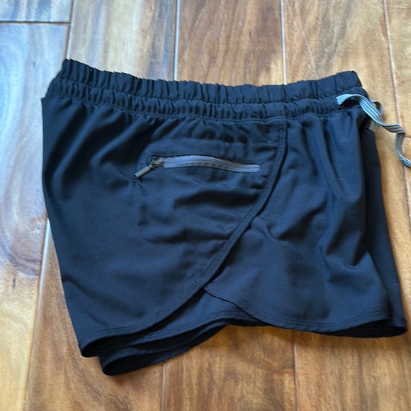 The North Face Women's Athletic Black Shorts - Picture 5 of 5